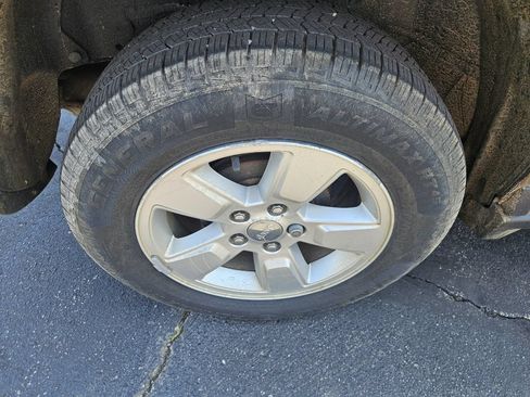 Used 2014 Jeep Compass Latitude w/ Sun/Sound Group FWD image 23
