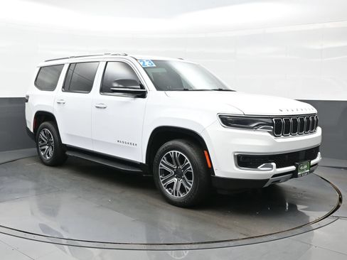 Used 2023 Jeep Wagoneer Series II AWD/4WD image 11