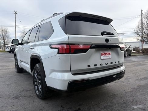 Used 2025 Toyota Sequoia Platinum image 3