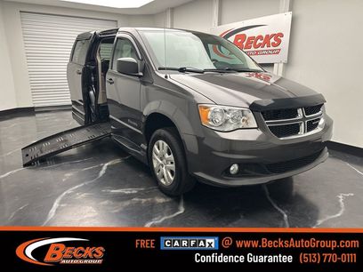 Used 2019 Dodge Grand Caravan SE w/ UConnect Hands-Free Group