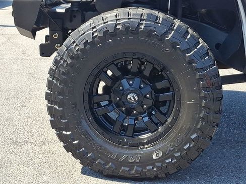 Used 2017 Jeep Wrangler Unlimited Rubicon w/ Connectivity Group image 10