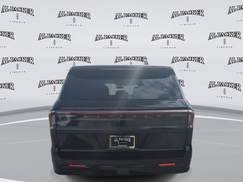 New 2026 Lincoln Navigator L Premier AWD/4WD image 4