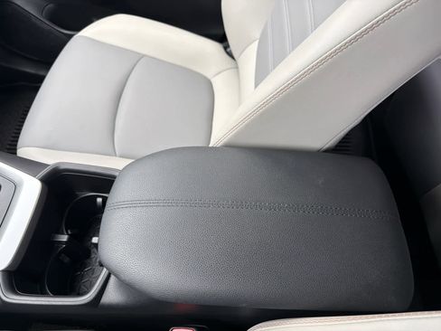 Used 2023 Toyota RAV4 XLE Premium image 23