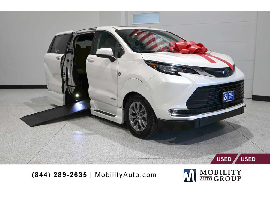 Used 2021 Toyota Sienna XLE AWD/4WD image 1