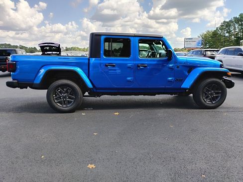 New 2025 Jeep Gladiator Sport image 4