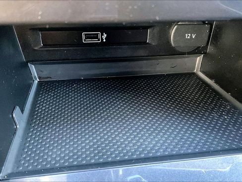 Used 2018 Volkswagen Tiguan S image 18