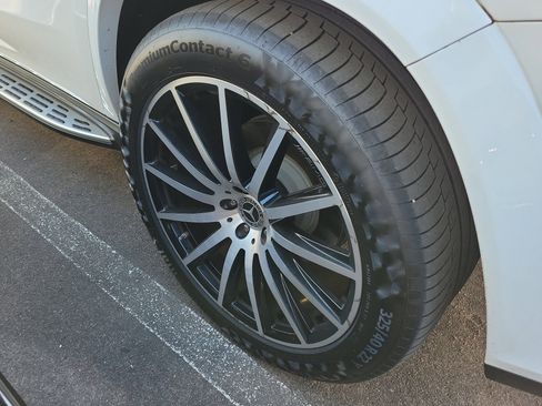 Used 2023 Mercedes-Benz GLS 580 4MATIC image 5