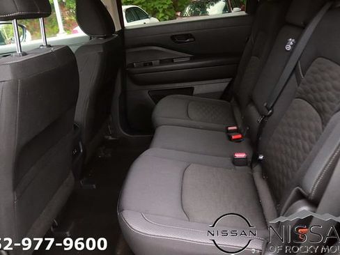 Used 2024 Nissan Pathfinder SV AWD/4WD image 12