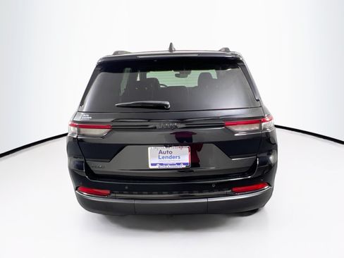 Used 2023 Jeep Grand Cherokee Altitude AWD/4WD image 6