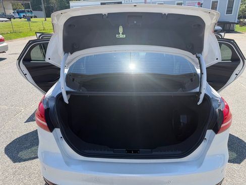 Used 2017 Ford Focus Titanium FWD image 28