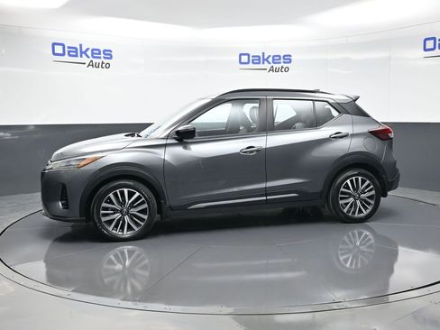 Used 2023 Nissan Kicks SR w/ SR Premium Package image 5