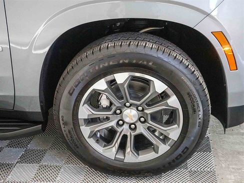 New 2026 Chevrolet Suburban LS image 11