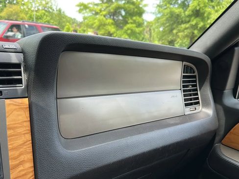 Used 2014 Lincoln Navigator 4WD w/ Equipment Group 101A image 36