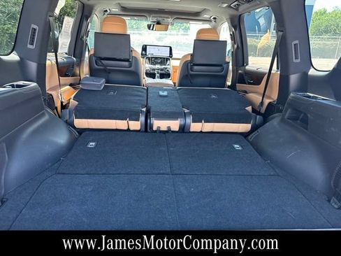 Used 2023 Lexus LX 600 4WD w/ Luxury Package image 17