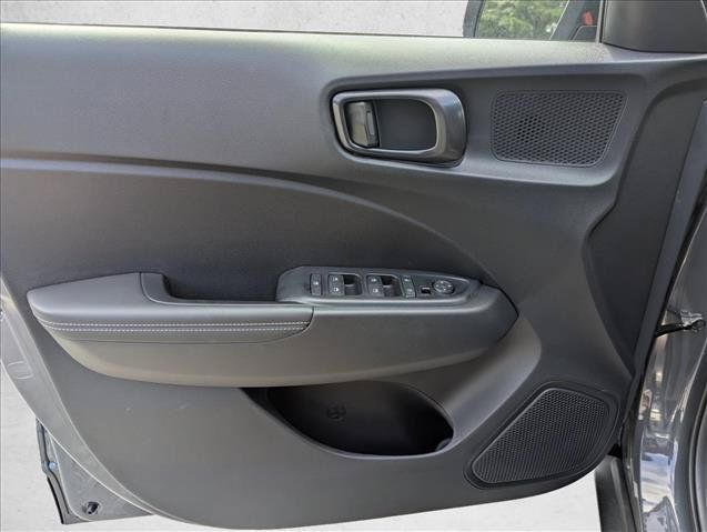 Certified 2025 Hyundai Venue Limited FWD image 12
