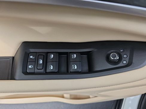 Used 2023 Jeep Grand Cherokee Limited AWD/4WD image 27