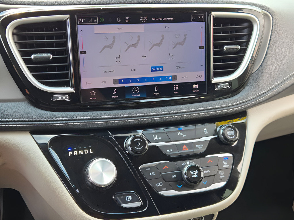 Used 2023 Chrysler Pacifica Touring-L FWD image 30