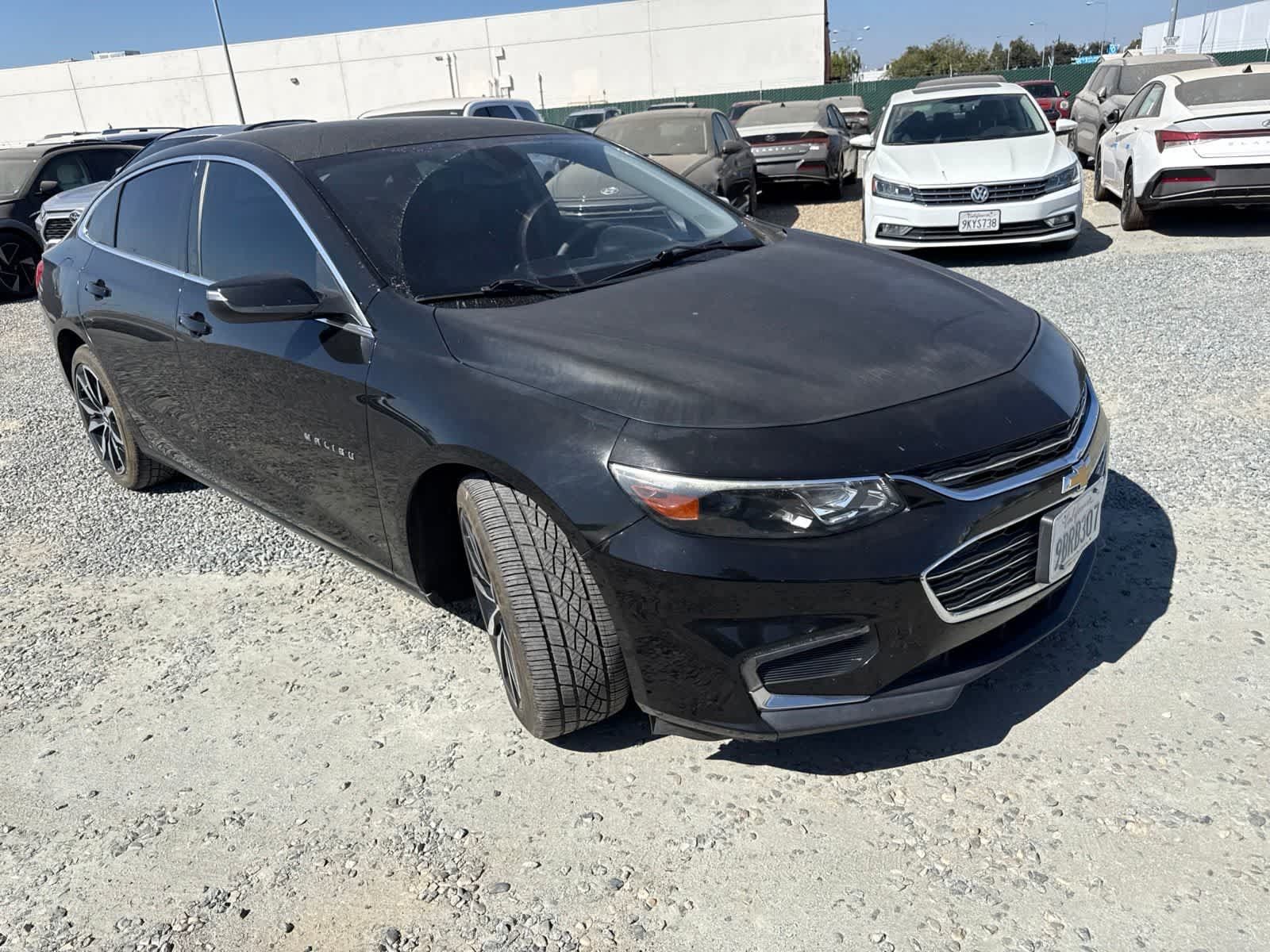 Used 2017 Chevrolet Malibu LT w/ Leather Package FWD image 3