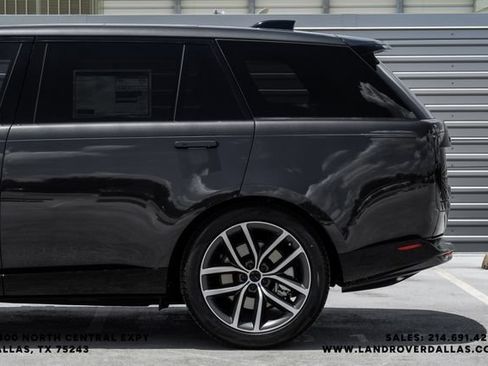 New 2026 Land Rover Range Rover Long Wheelbase SE AWD/4WD image 16