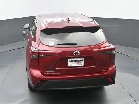 Used 2020 Toyota Highlander LE image 29