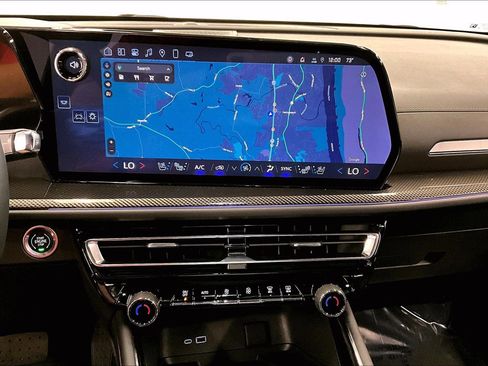 Used 2025 Chevrolet Traverse High Country FWD image 30