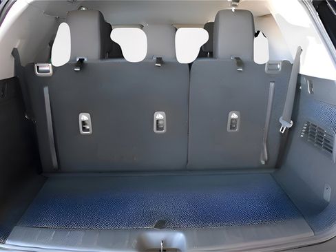 Used 2025 Nissan Pathfinder S image 22