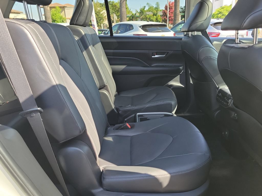 Used 2024 Toyota Grand Highlander AWD image 21
