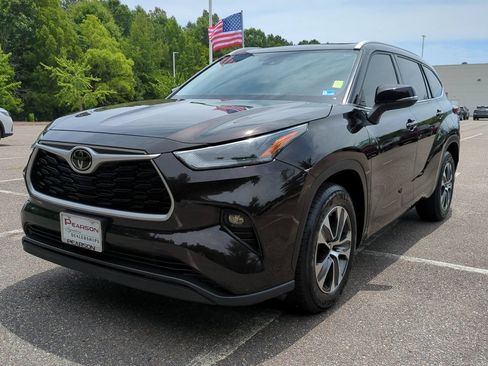 Used 2022 Toyota Highlander XLE FWD image 8