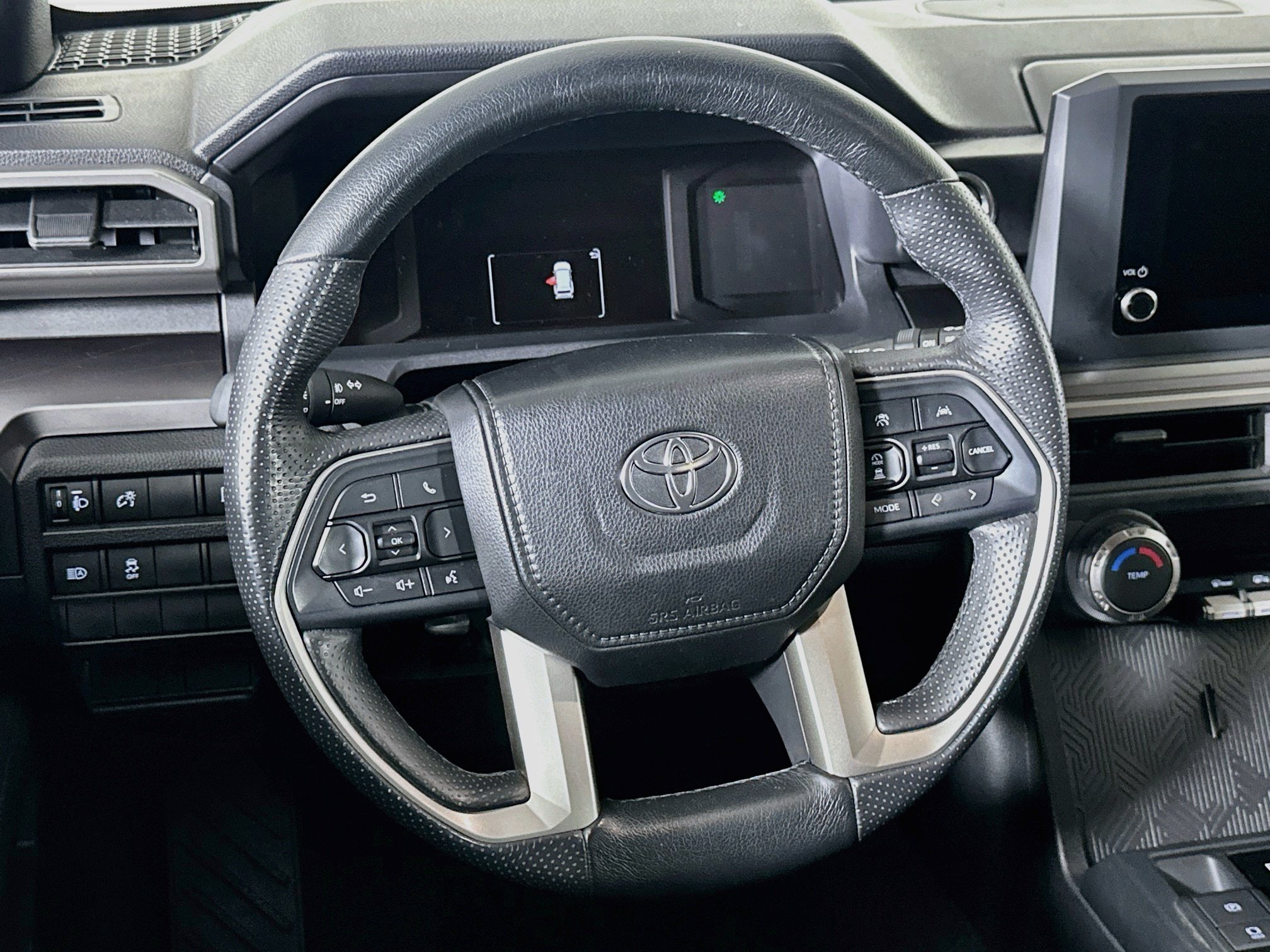 Used 2025 Toyota 4Runner SR5 AWD/4WD image 18