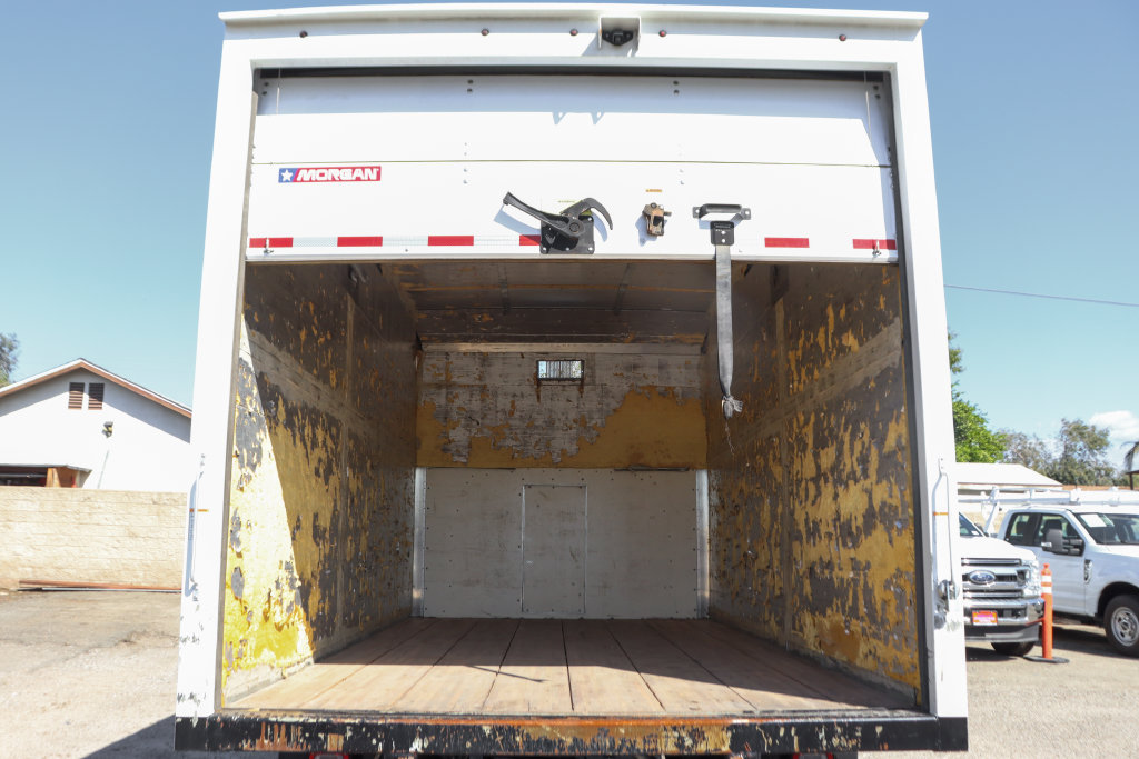 Used 2020 Chevrolet Express 3500 w/ Chrome Appearance Package RWD image 8