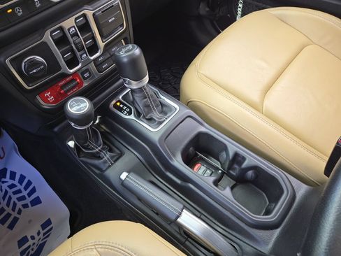 Used 2018 Jeep Wrangler Unlimited Rubicon AWD/4WD image 25