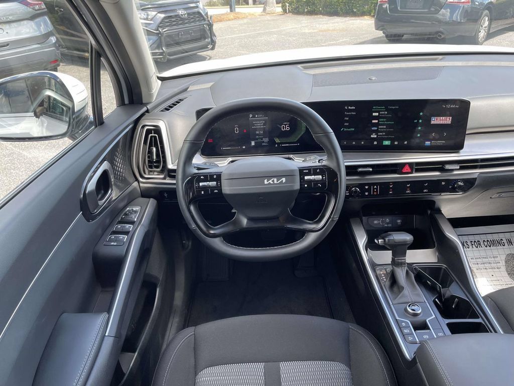 Used 2026 Kia Sorento LX FWD image 12