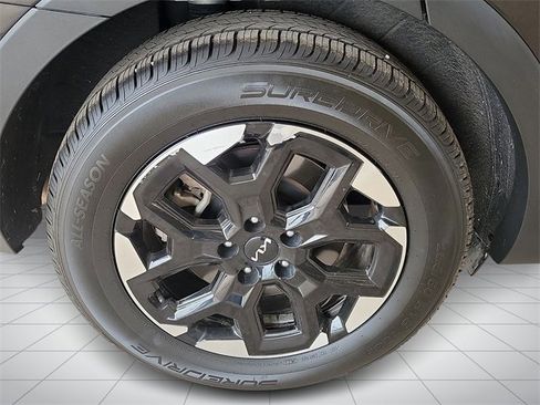 Used 2024 Kia Sorento S image 5