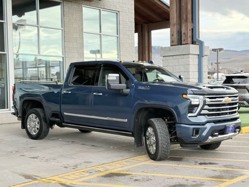 Used 2025 Chevrolet Silverado 2500 High Country w/ Technology Package image 2