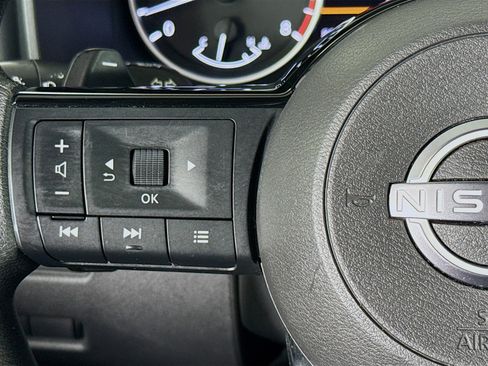 Used 2022 Nissan Rogue SV FWD image 13