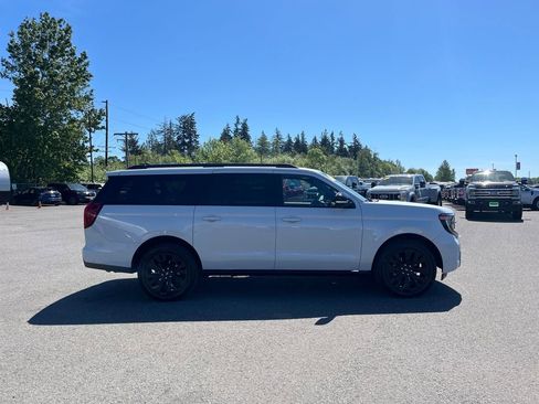 Used 2025 Ford Expedition Max Platinum w/ Stealth Appearance Package AWD/4WD image 9