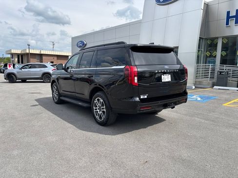Used 2025 Ford Expedition Active AWD/4WD image 4