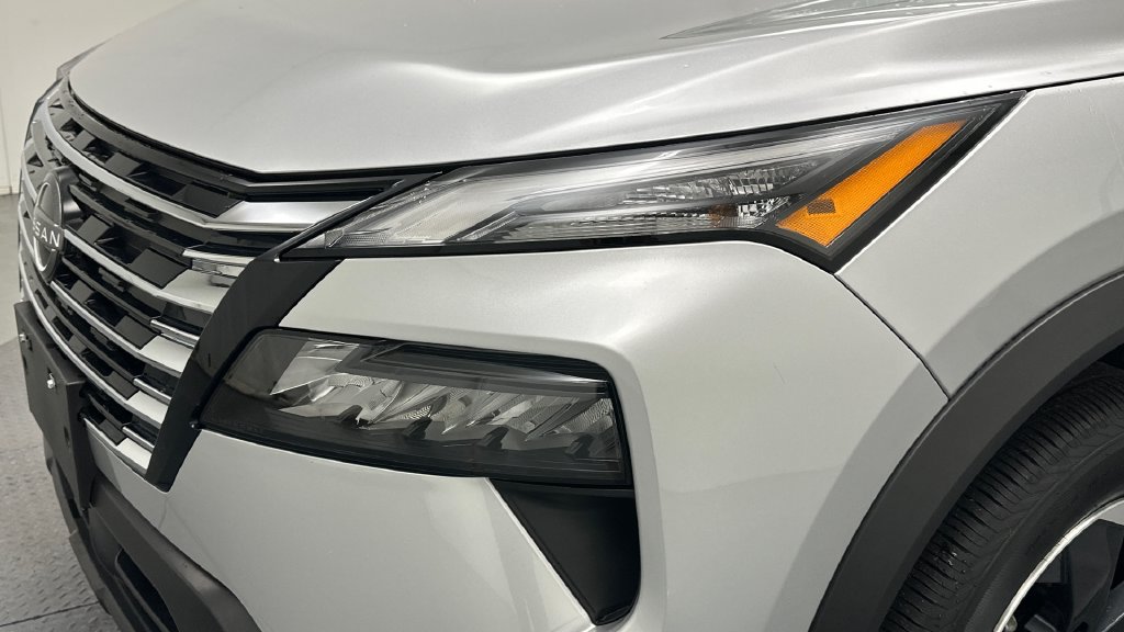 Certified 2025 Nissan Rogue SV AWD/4WD image 20
