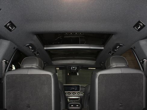 Used 2023 Mercedes-Benz GLS 450 4MATIC image 89