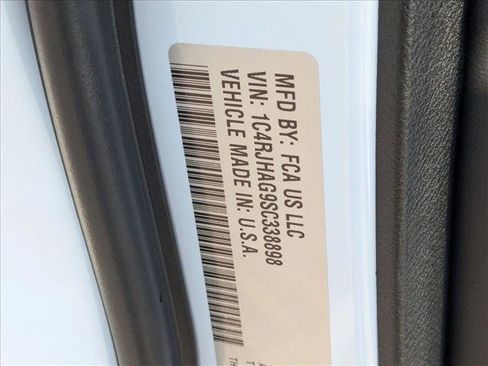 New 2025 Jeep Grand Cherokee Altitude image 16