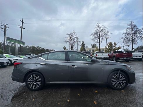 Used 2024 Nissan Altima 2.5 SV image 8
