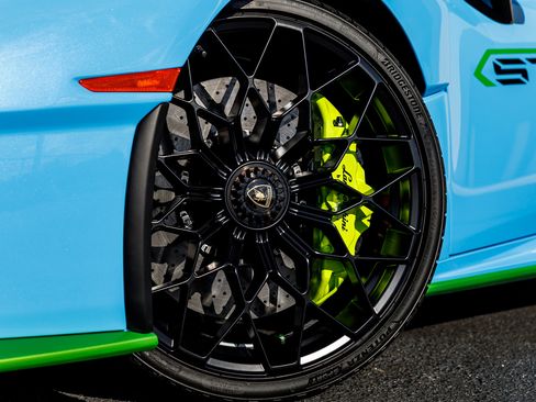 Used 2023 Lamborghini Huracan STO image 5