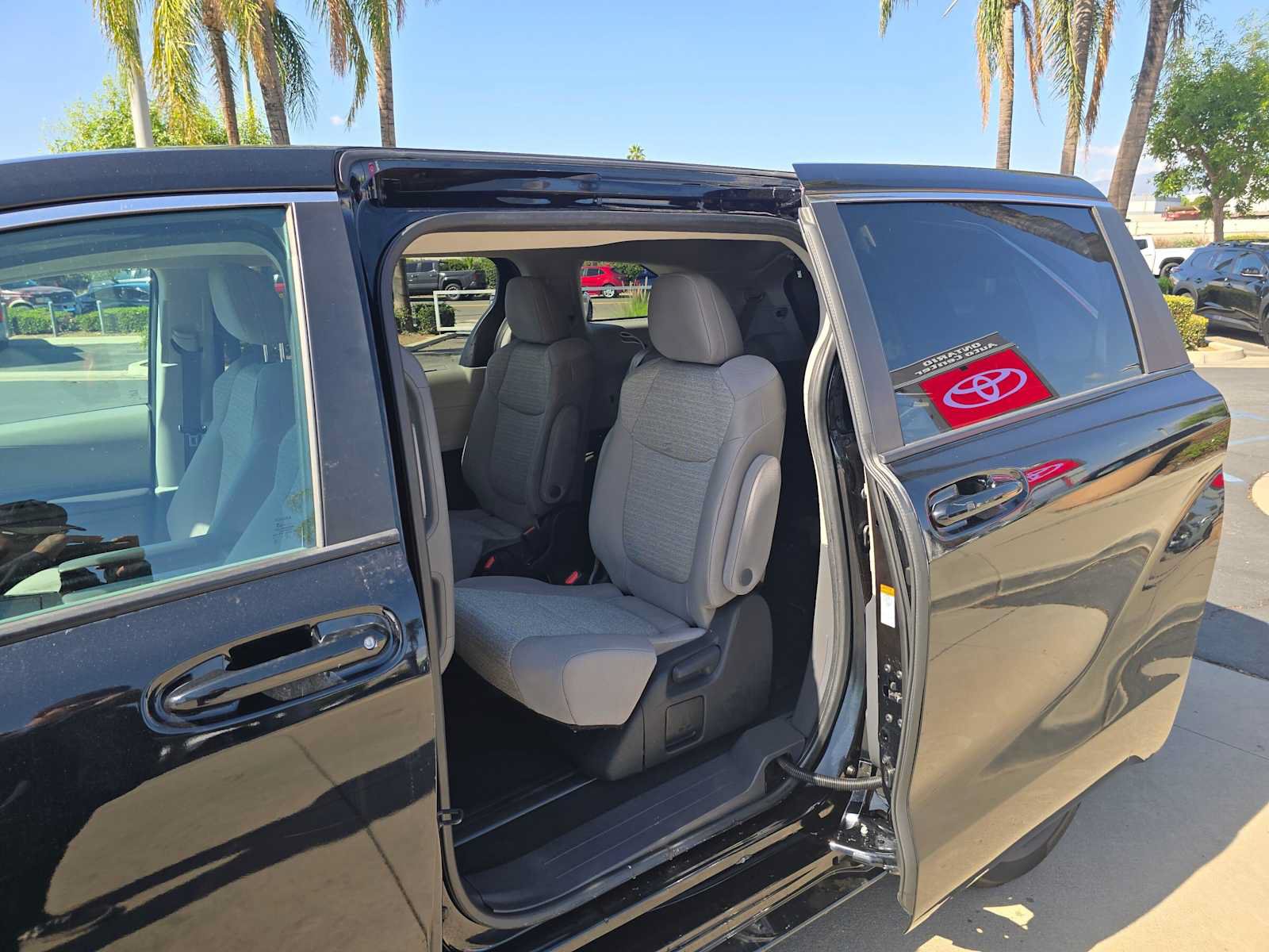 Certified 2023 Toyota Sienna LE FWD image 17