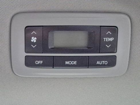 Used 2018 Toyota Sienna LE image 21