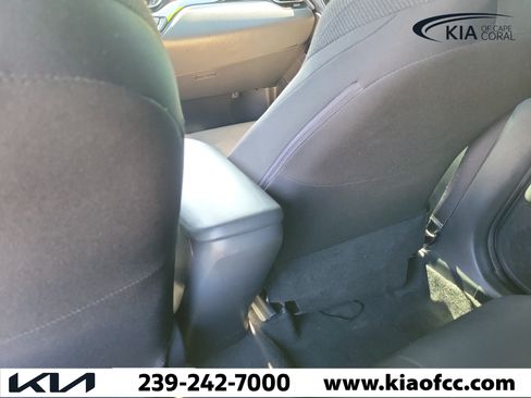 Used 2019 Toyota C-HR XLE FWD image 13