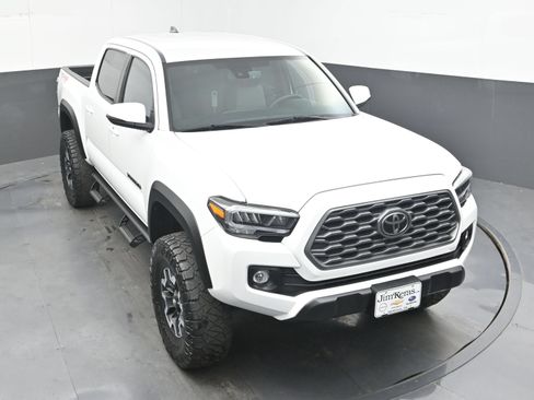 Used 2023 Toyota Tacoma TRD Off-Road AWD/4WD image 32