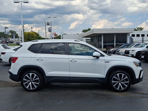 Certified 2023 Volkswagen Taos SE FWD image 7