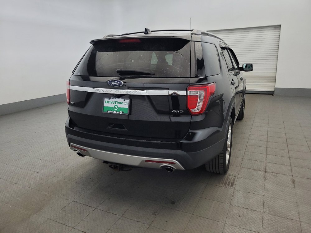 Used 2017 Ford Explorer XLT w/ Equipment Group 202A AWD/4WD image 7