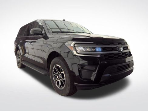 Used 2024 Ford Expedition Max XLT RWD image 3