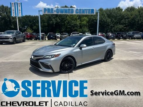Used 2022 Toyota Camry XSE FWD image 1